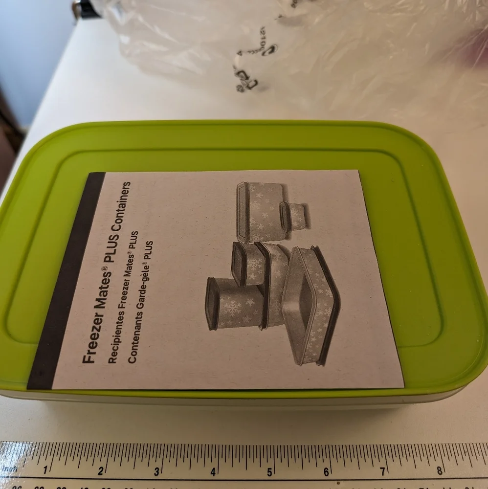 Tupperware Freezer Mates II Medium Plus 4 1/4 C Container, 7869C-2 and 7870B-3